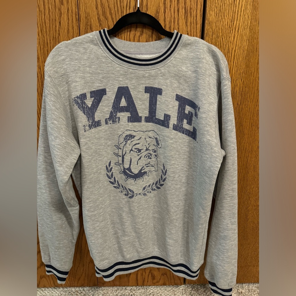 Yale Crewneck Size small